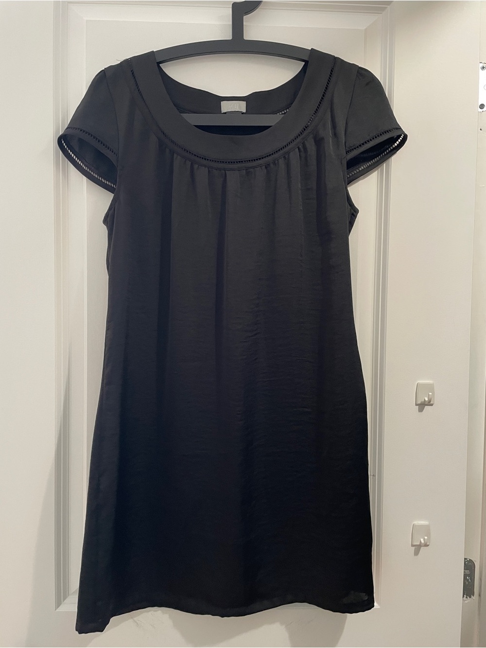 H&M Black Short-Sleeve Scoop Neck Tunic Dress